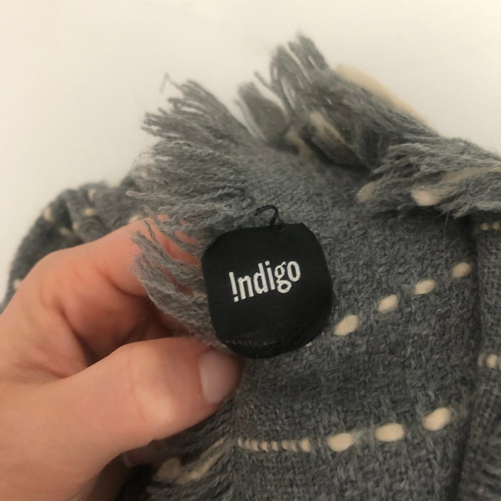 ❄️ Gray Blanket Scarf with Cream Stitching | Indigo ❄️ - Picture 4 of 4